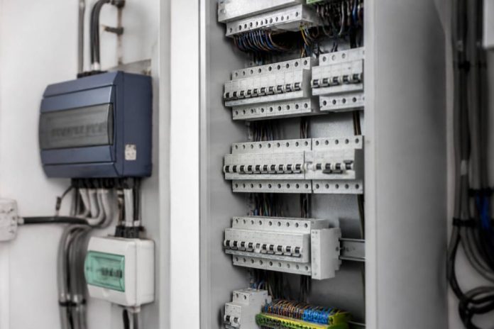 Abonnements EDF triphasé : quel contrat choisir pour votre installation ?